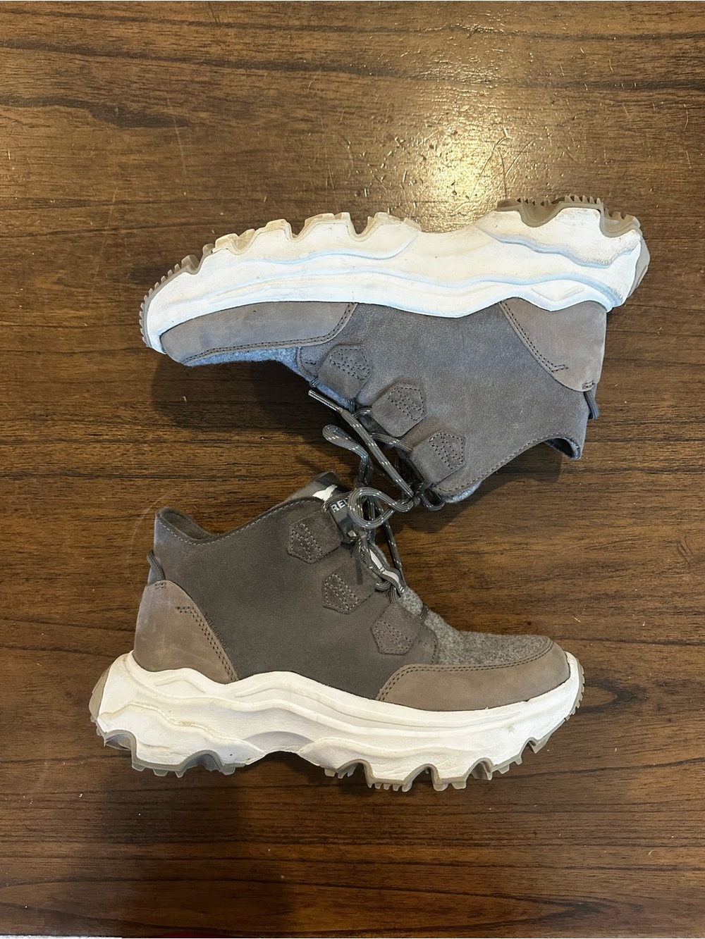Sorel Kinetic Breakthru Caribou Boots Womens 7.5 Gray Waterproof